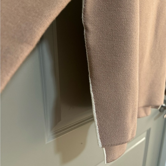 Buru Boxy Turtleneck size XS/S - Picture 3 of 8